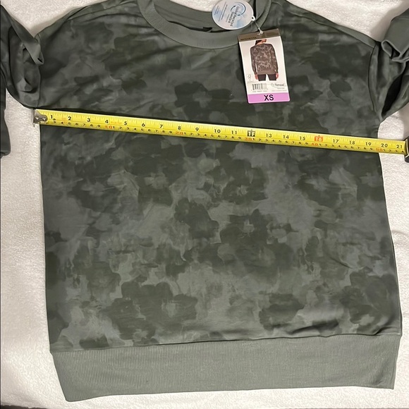 Mondetta Green Crewneck Sweater Camouflage Knit - Picture 3 of 11